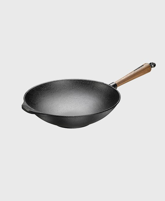 skeppshult-walnut-wok-30-cm-gusseisen-mit-walnussgriff image 1
